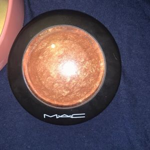 MAC Mineralized Skin Finish Gold Deposit